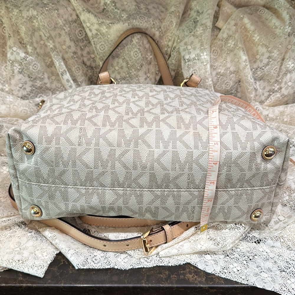 Michael Michael Kors Jet Set Beige Monogram Tote and Crossbody 16 X 13 X 5 - Picture 5 of 15